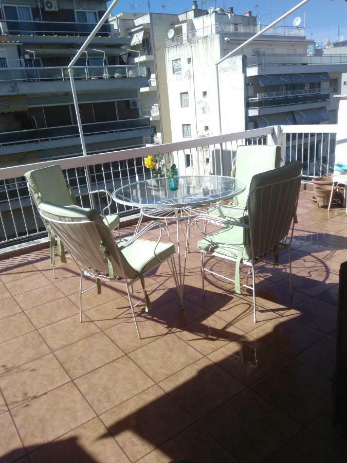 テッサロニキCozy Penthouse Next To Metro Stationアパートメント エクステリア 写真